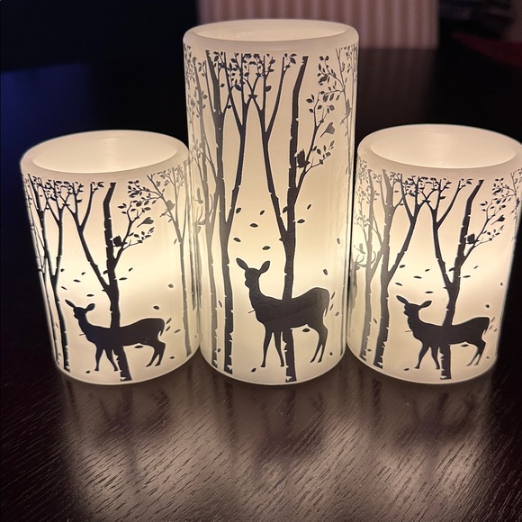 Set of three white flickering flameless candles with silver deer in woods motif - Picture 4 of 7